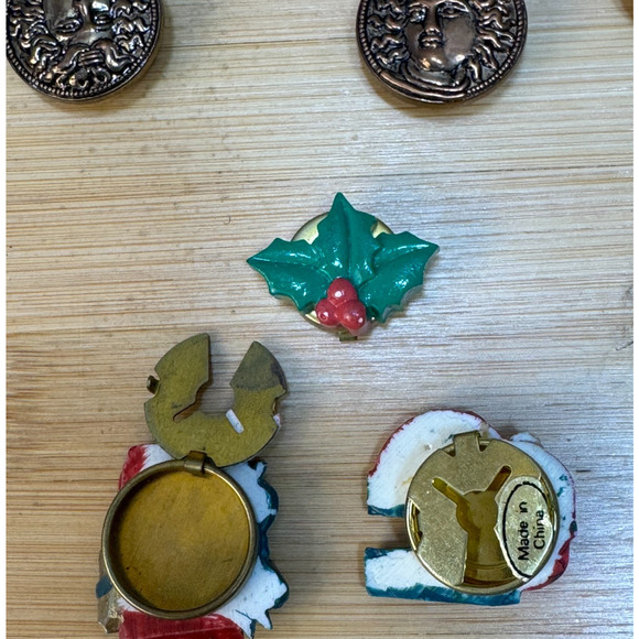 Christmas Button Covers Set Of 19 Resin Plaster Metal Backs - Picture 5 of 6